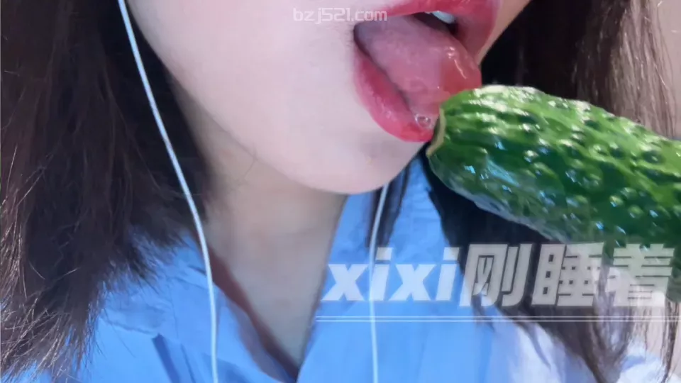 xixi刚眯着